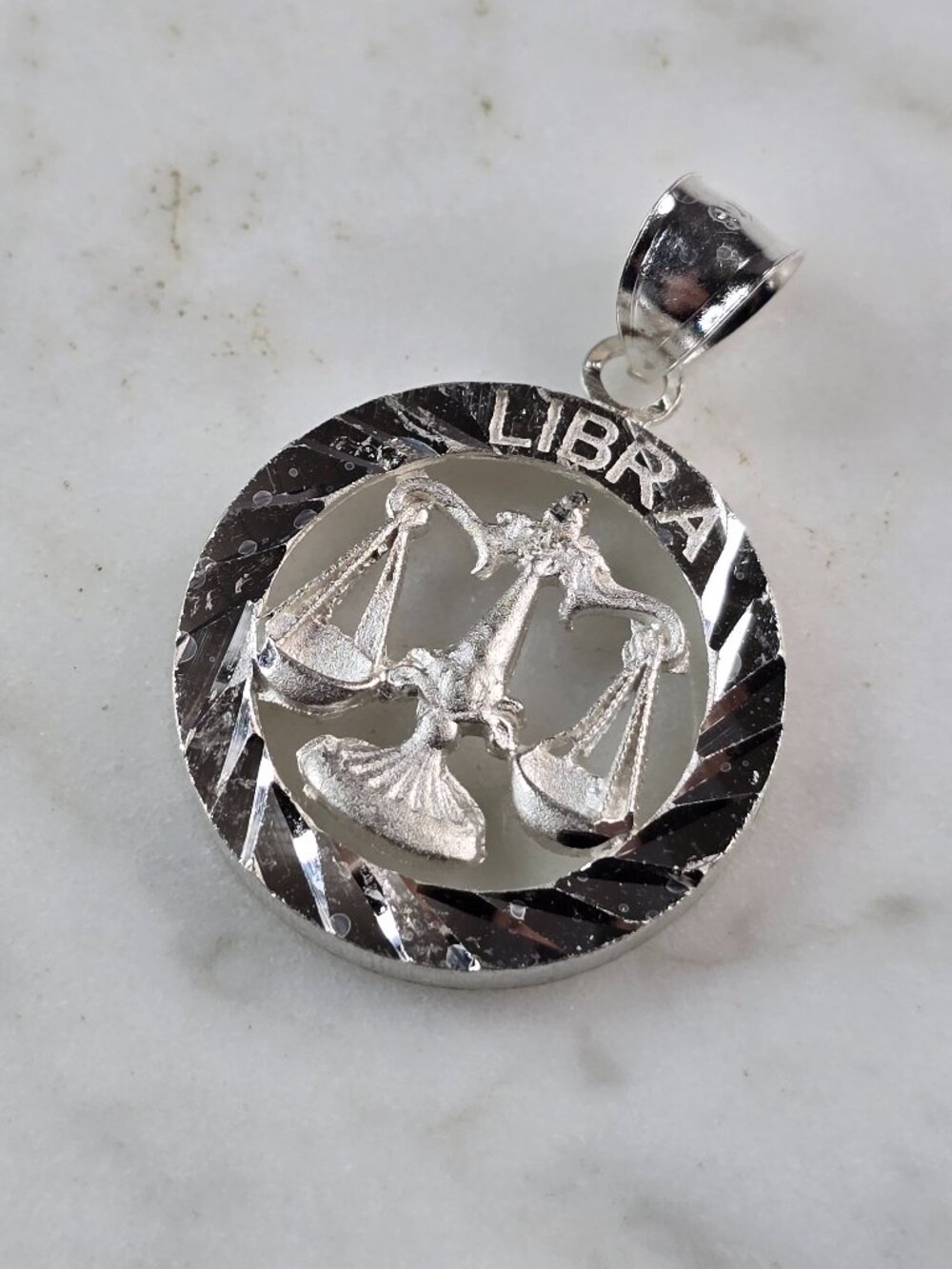 Womens Vintage Estate Sterling Silver Zodiac Libra Pendant 4.1g E2387